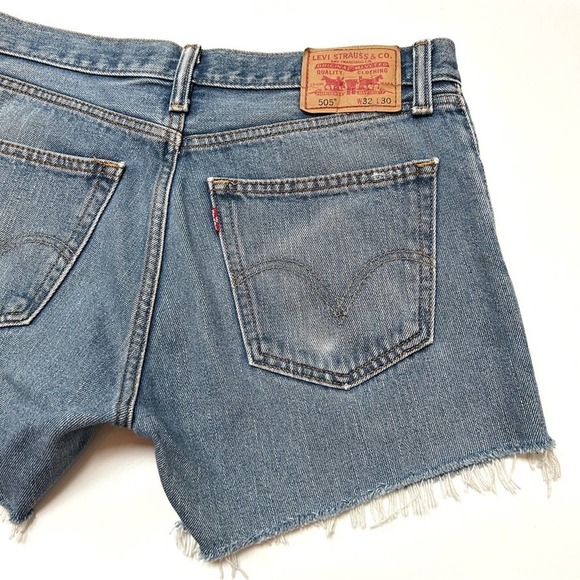Levi’s Custom Distressed Cotton Cut Off Denim Jean Shorts, Size Medium - Picture 7 of 11